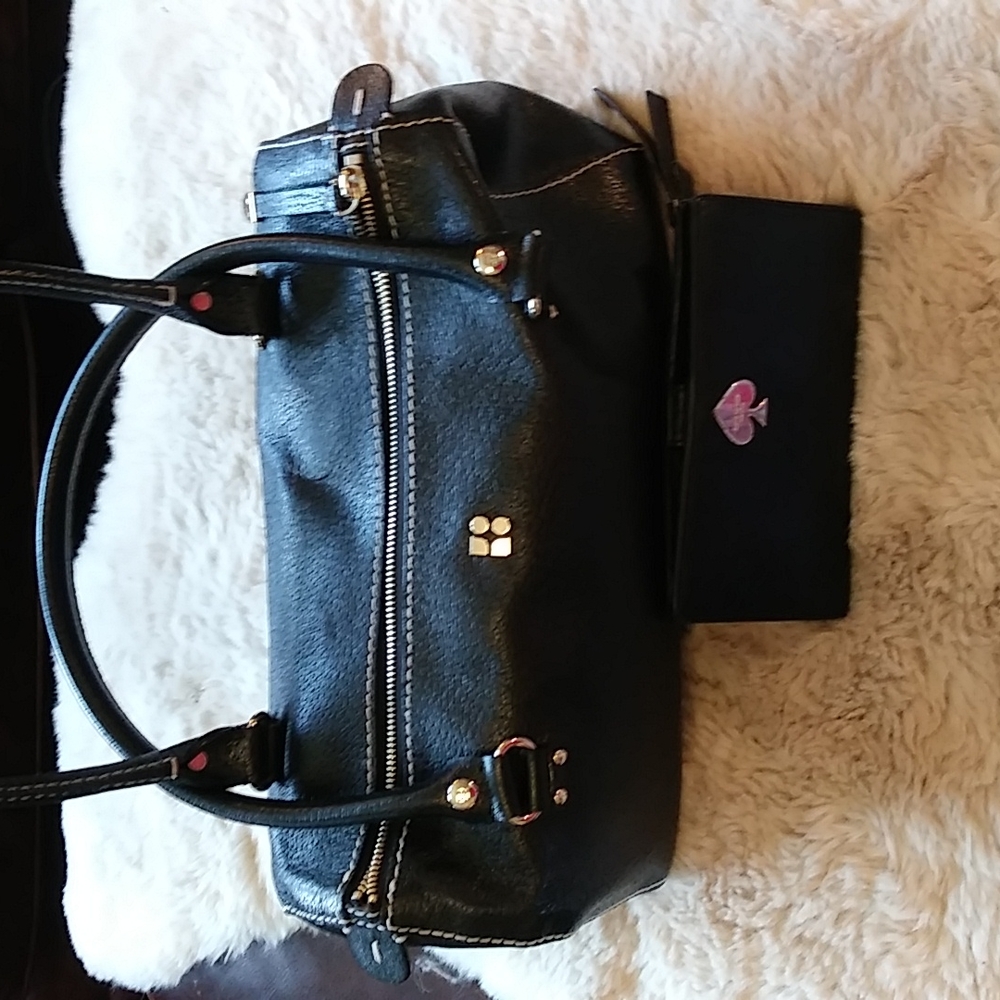 Black Leather Barrel Handbag with Wallet